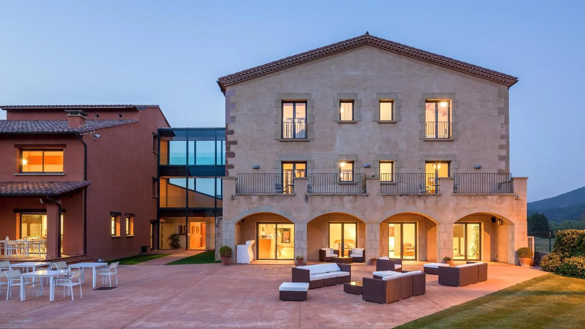 Hotel Vall De Bas contacts